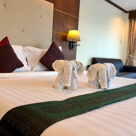 Hotel Ban Tyrol Patong Exterior foto