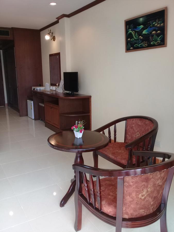 Hotel Ban Tyrol Patong Exterior foto