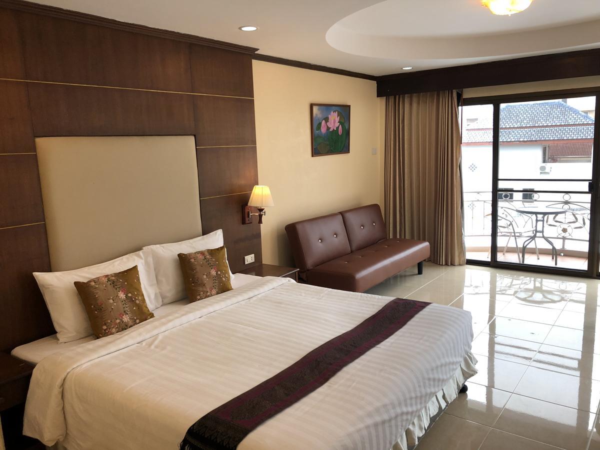 Hotel Ban Tyrol Patong Exterior foto