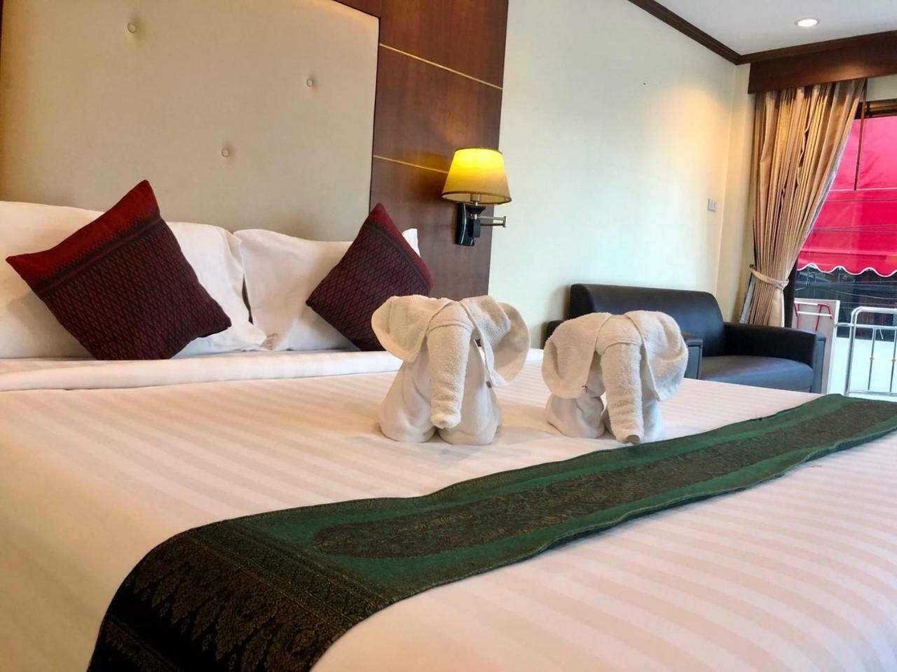 Hotel Ban Tyrol Patong Exterior foto
