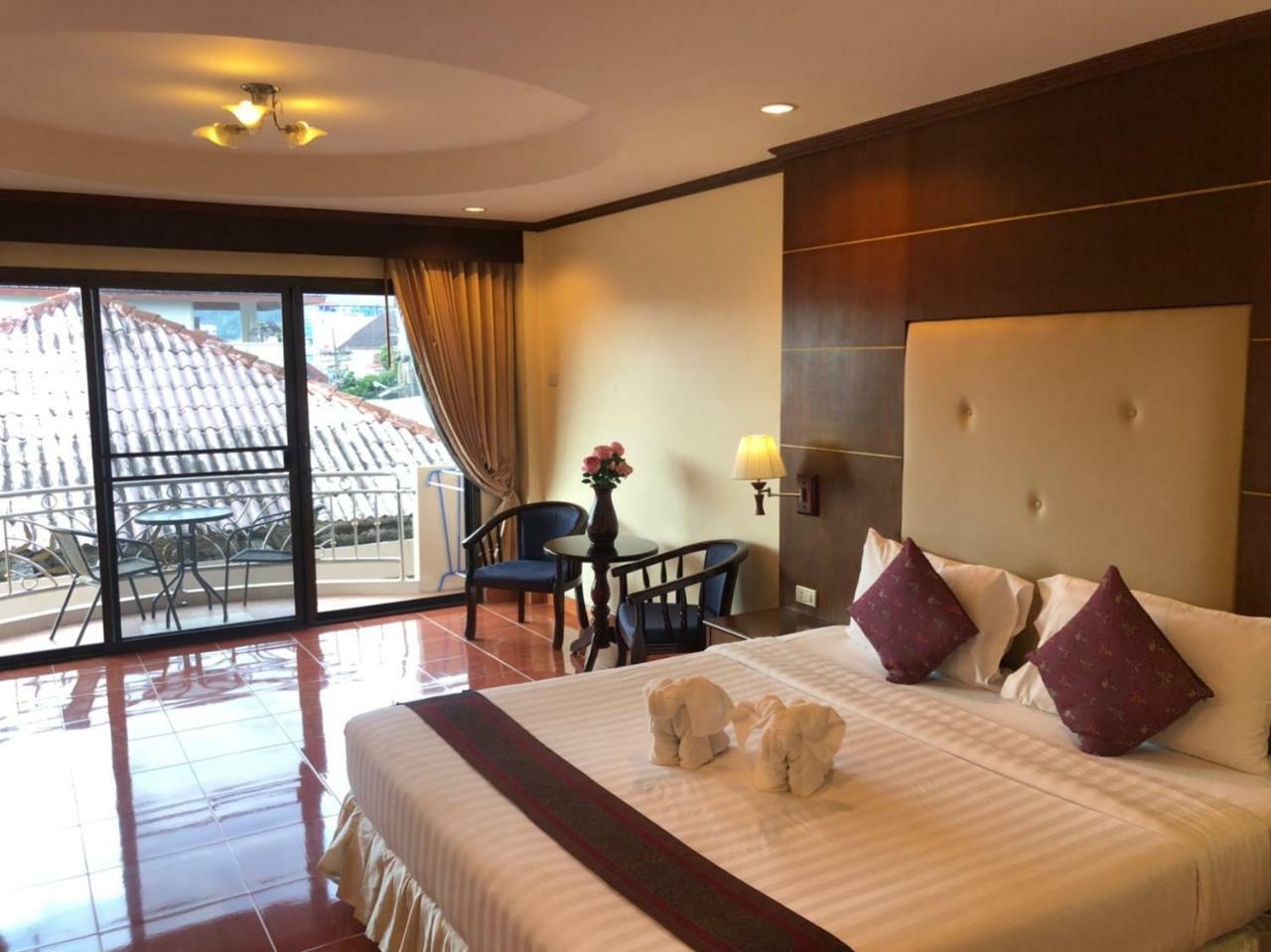 Hotel Ban Tyrol Patong Exterior foto
