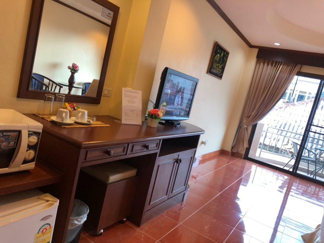 Hotel Ban Tyrol Patong Exterior foto