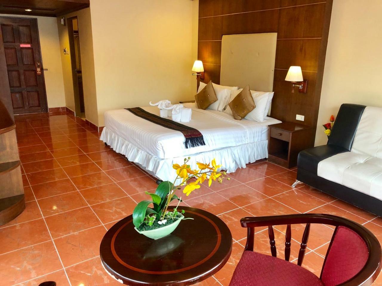 Hotel Ban Tyrol Patong Exterior foto